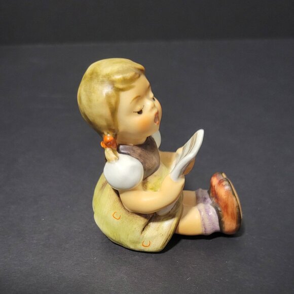 Goebel Hummel Girl with Sheet Music figurine - Picture 3 of 6